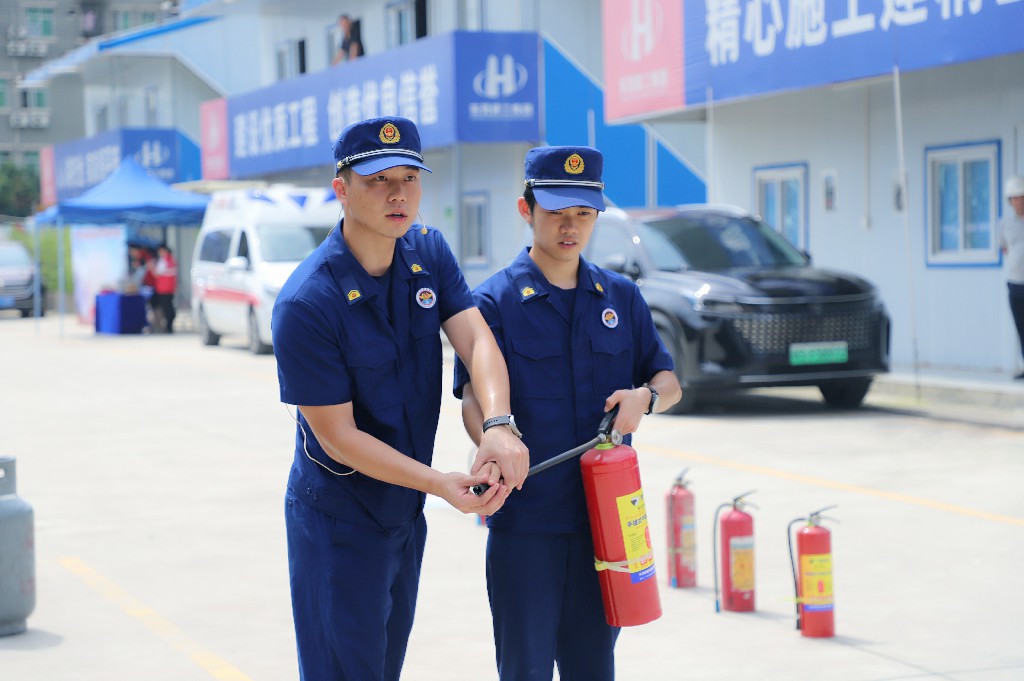 2024年黃江鎮(zhèn)住建領(lǐng)域安全生產(chǎn)消防應(yīng)急演練活動在上群花園項目隆重舉行(圖7)