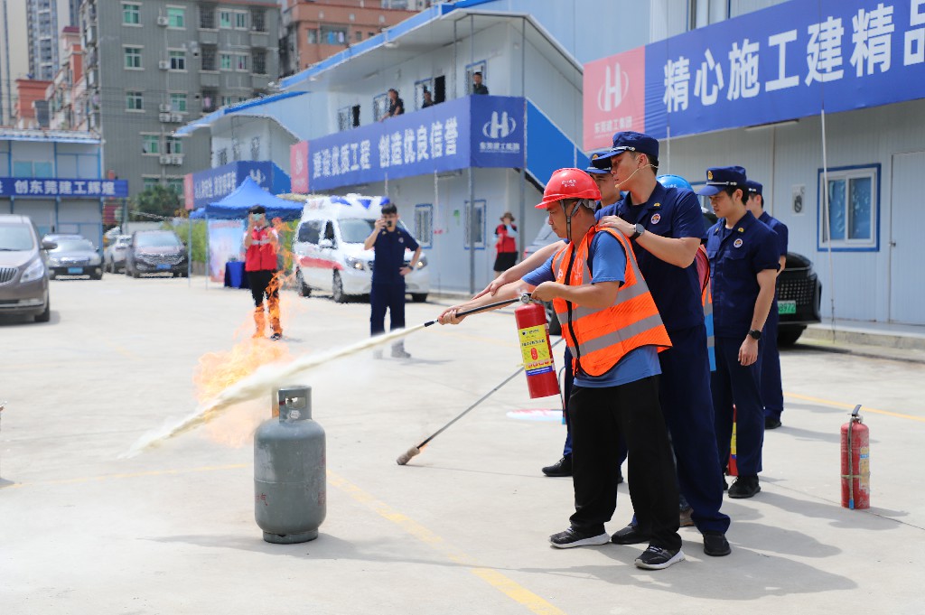 2024年黃江鎮(zhèn)住建領(lǐng)域安全生產(chǎn)消防應(yīng)急演練活動在上群花園項目隆重舉行(圖8)